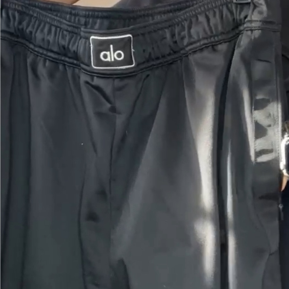 Alo yoga sweats.Logo on front waist band .Slits on bottom of the pants. Like new